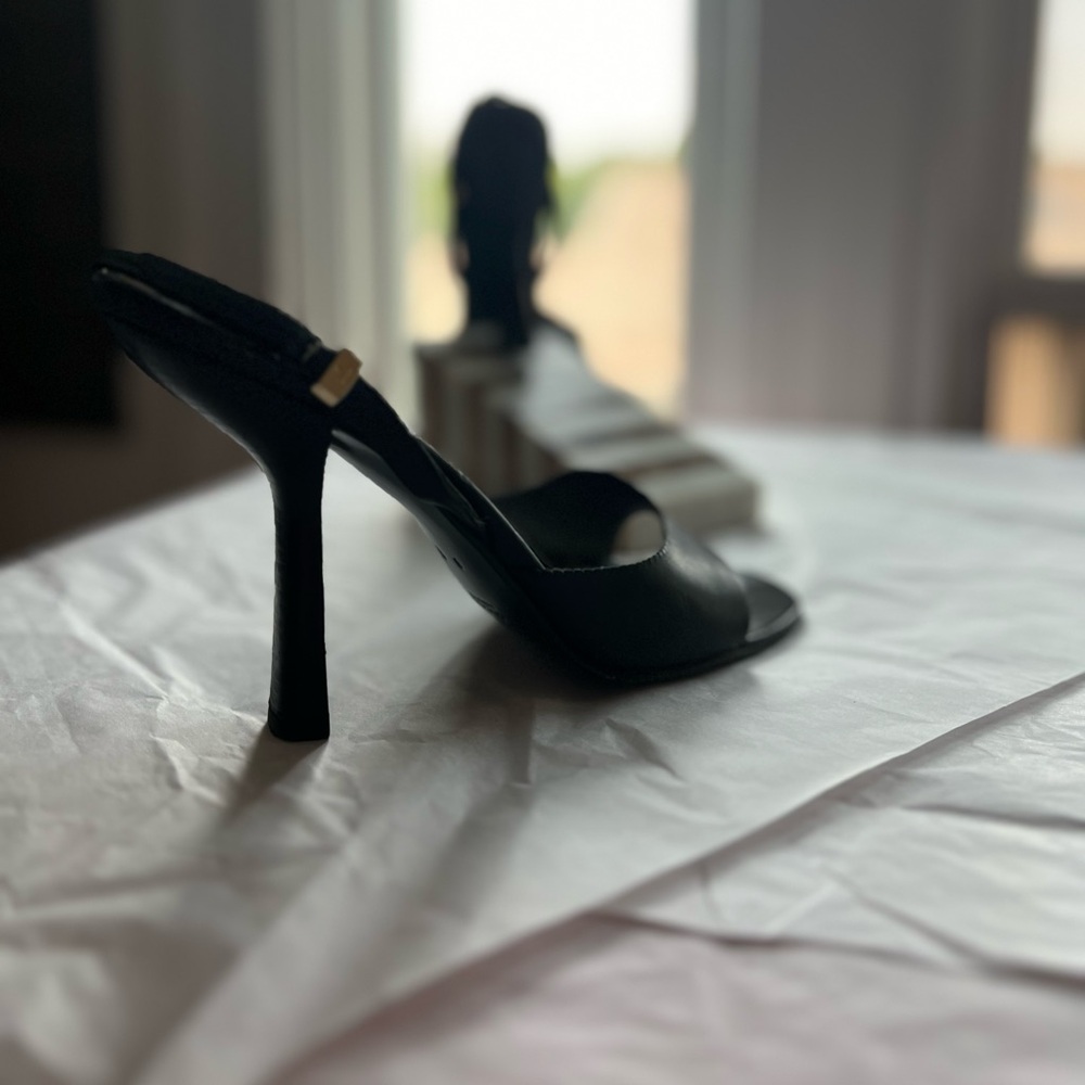 VTG 90s GUCCI slingback sandals sz 8 black leather scalloped edge 4.25in heel - Picture 2 of 16
